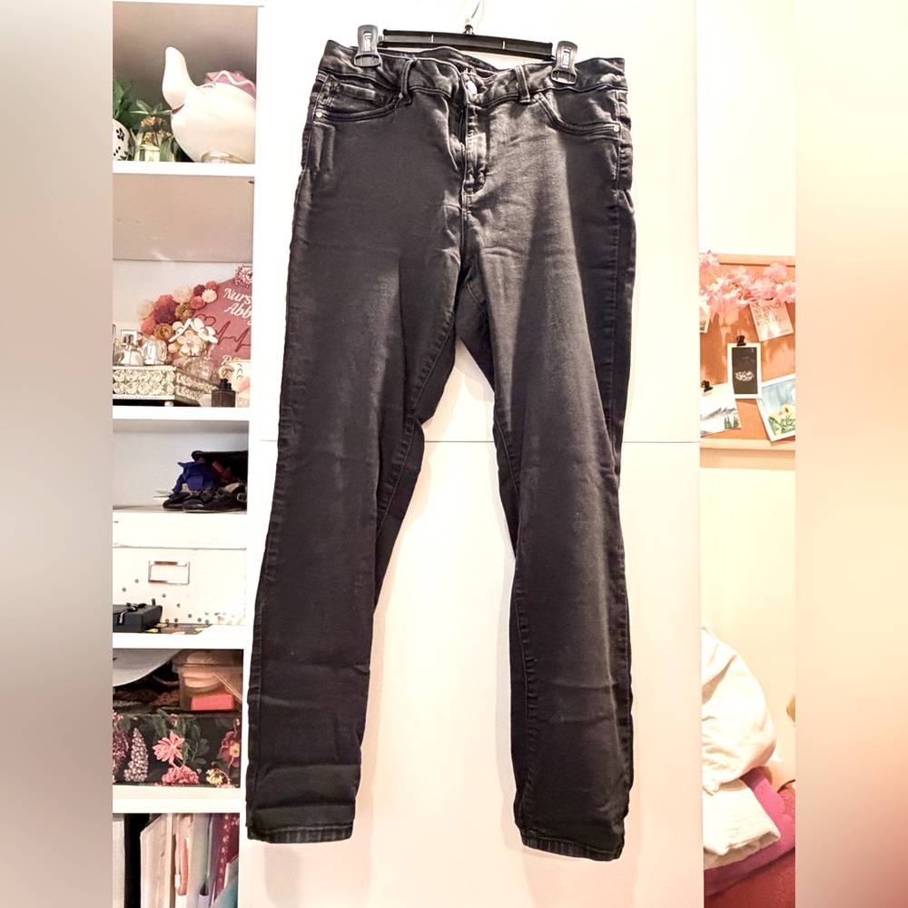D. Jeans black skinny jeans